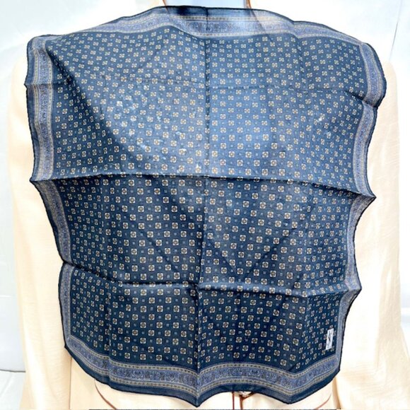 New  Set of 2 Yvest Saint Laurent Mens handkerchief 18" Blue Gray little red (88 - Picture 7 of 12